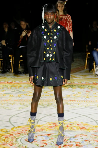 Look 1